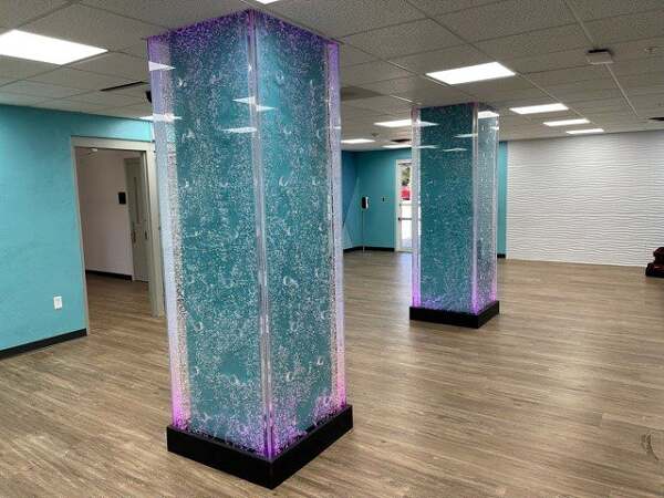 Square Bubble Wall Column For Bell Shoals In Tampa Florida - Midwest 