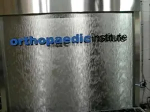 Video Midwest Tropical Water Feature – Medical Institute, stainless steel with logo.avi